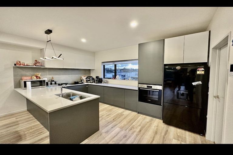 Photo of property in 2b Kororo Street, Northcote, Auckland, 0627