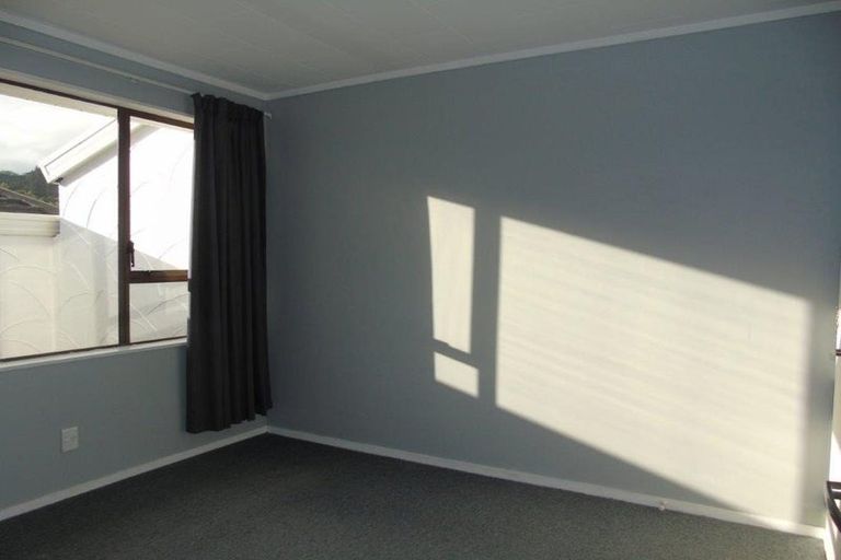 Photo of property in 2/12 Kekeno Grove, Tirohanga, Lower Hutt, 5010