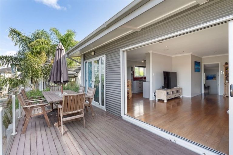 Photo of property in 41 Albatross Road, Red Beach, 0932