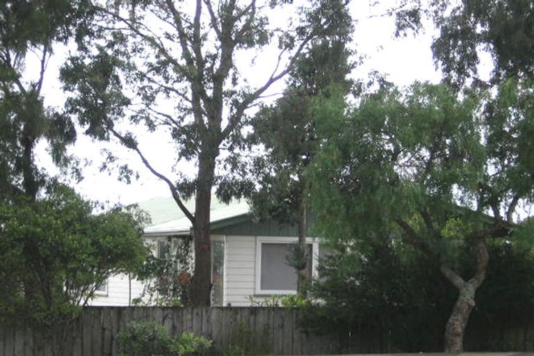 Photo of property in 1/4305 Great North Road, Glendene, Auckland, 0602