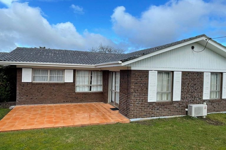 Photo of property in 2 Fitzwater Place, Henderson, Auckland, 0612
