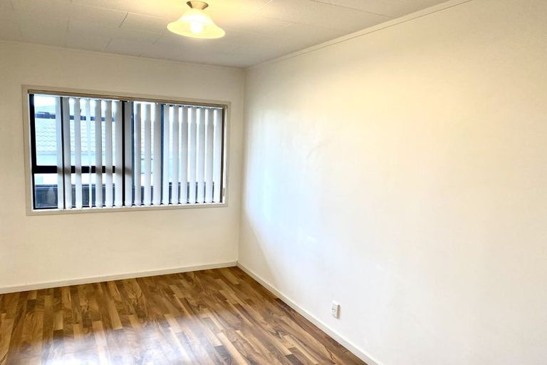 Photo of property in 73 Santiago Crescent, Unsworth Heights, Auckland, 0632