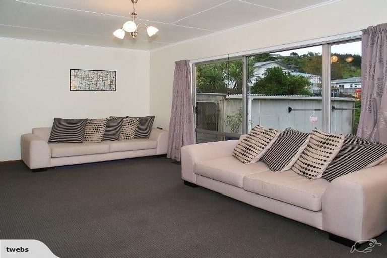 Photo of property in 32 Leadley Lane, Tawa, Wellington, 5028