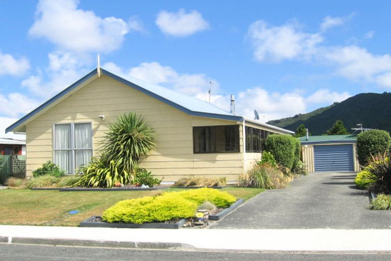 Photo of property in 19 Shanly Street, Brown Owl, Upper Hutt, 5018