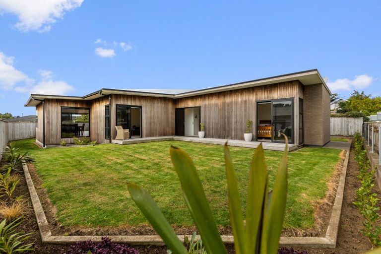 Photo of property in 1156a South Road, Oakura, 4314