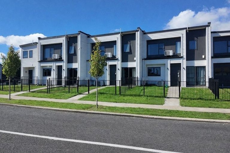 Photo of property in 2c Melleray Place, Randwick Park, Auckland, 2105