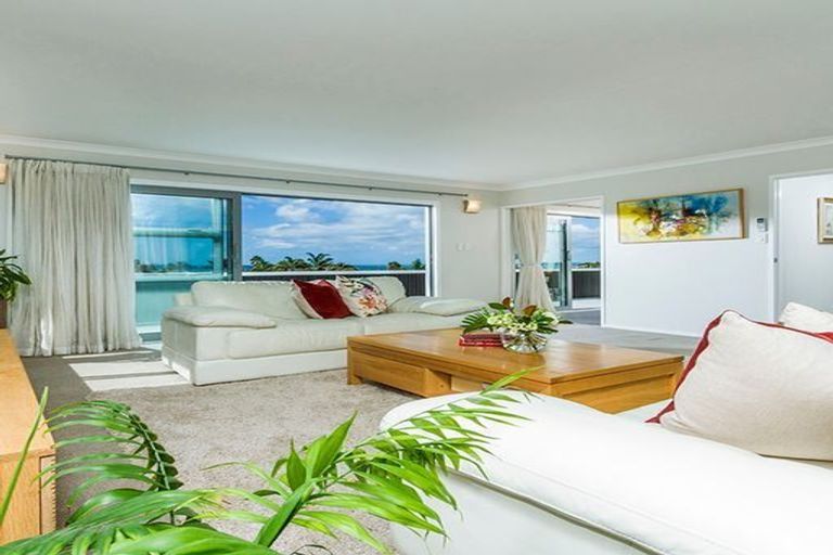 Photo of property in 1/2 Ocean View Road, Milford, Auckland, 0620