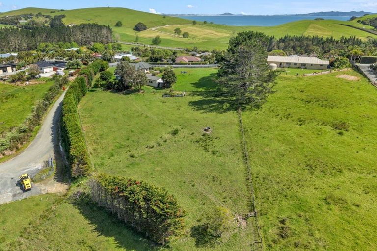 Photo of property in 13 Taipa View Road, Taipa, 0483