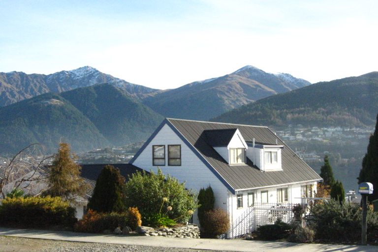Photo of property in 40 Oregon Drive, Kelvin Heights, Queenstown, 9300