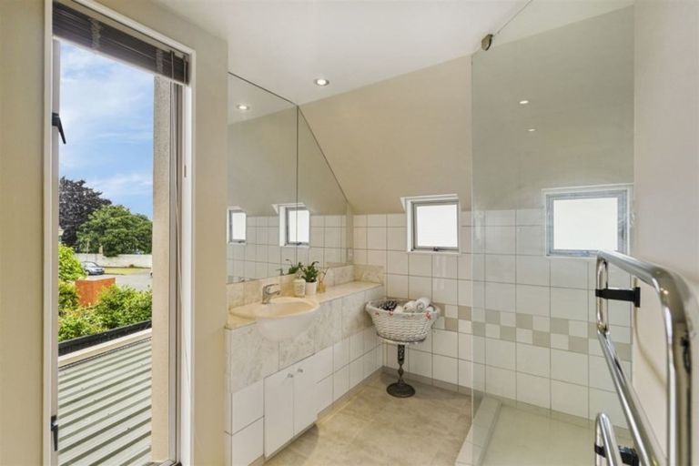 Photo of property in 6 Chateau Drive, Burnside, Christchurch, 8053