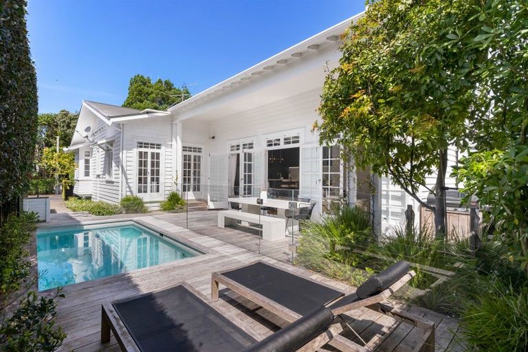 Photo of property in 44 Princes Street, Northcote Point, Auckland, 0627