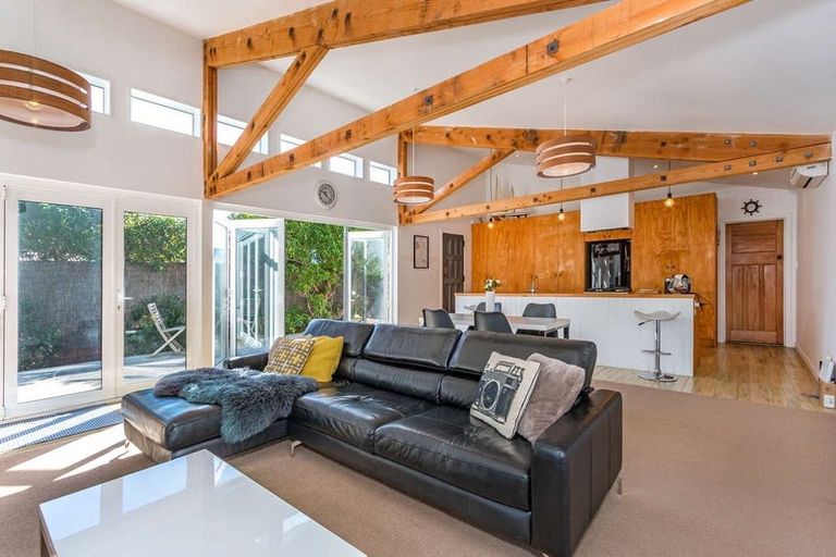 Photo of property in 265 Marine Parade, New Brighton, Christchurch, 8061