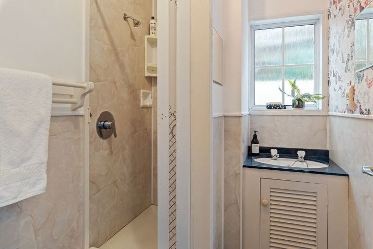 Photo of property in 98 Hebron Road, Waiake, Auckland, 0630