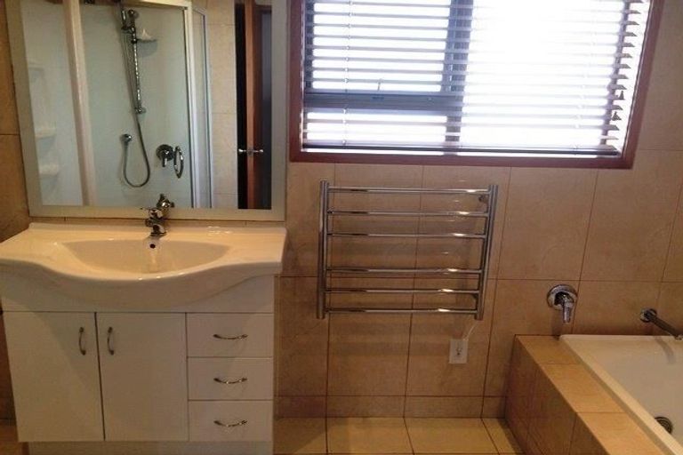 Photo of property in 1/37 Takutai Avenue, Half Moon Bay, Auckland, 2012