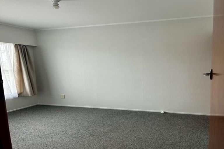 Photo of property in 1/32 Dale Crescent, Pakuranga, Auckland, 2010