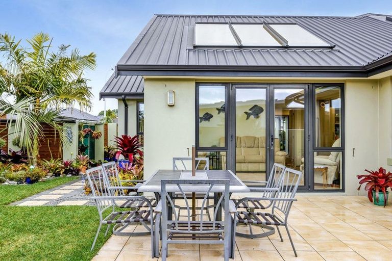 Photo of property in 19 Dolphin Parade, Bell Block, New Plymouth, 4312