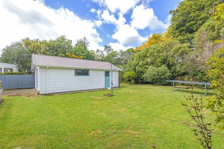 Photo of property in 8 Winston Avenue, Hokowhitu, Palmerston North, 4410