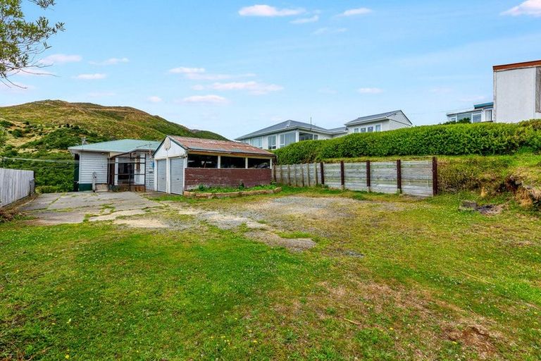 Photo of property in 32 Raroa Terrace, Tawa, Wellington, 5028