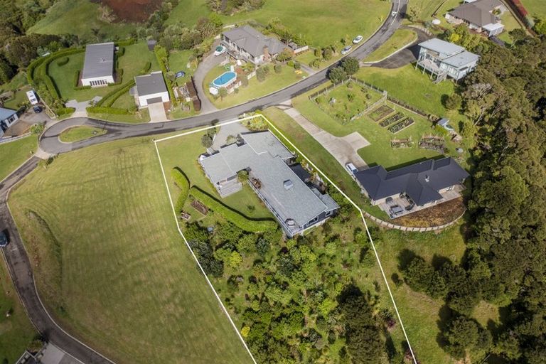 Photo of property in 4 Tironui Place, Whitianga, 3510