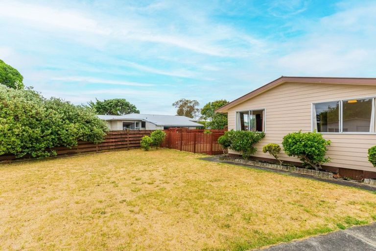 Photo of property in 9 Cypress Grove, Paraparaumu, 5032