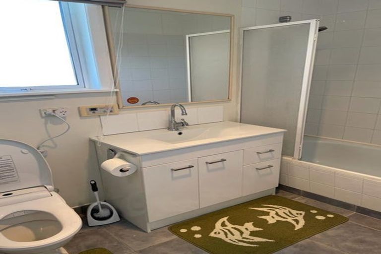 Photo of property in 2/47 Greenslade Crescent, Northcote, Auckland, 0627