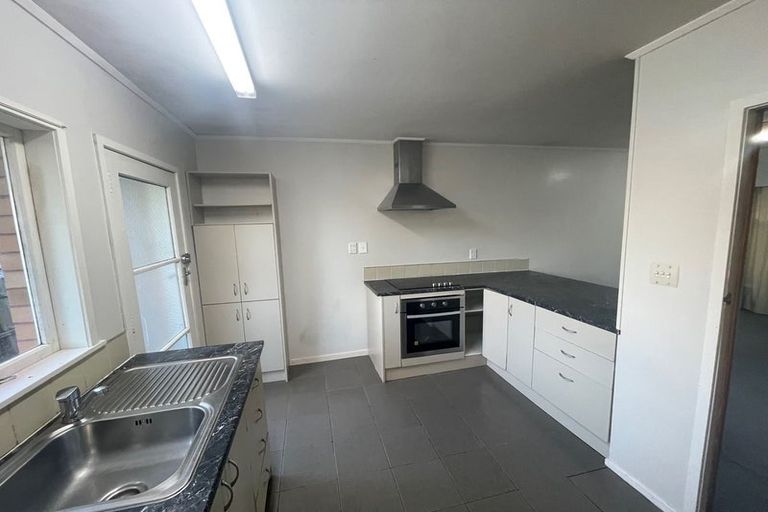 Photo of property in 2/7 Luplau Crescent, Cockle Bay, Auckland, 2014