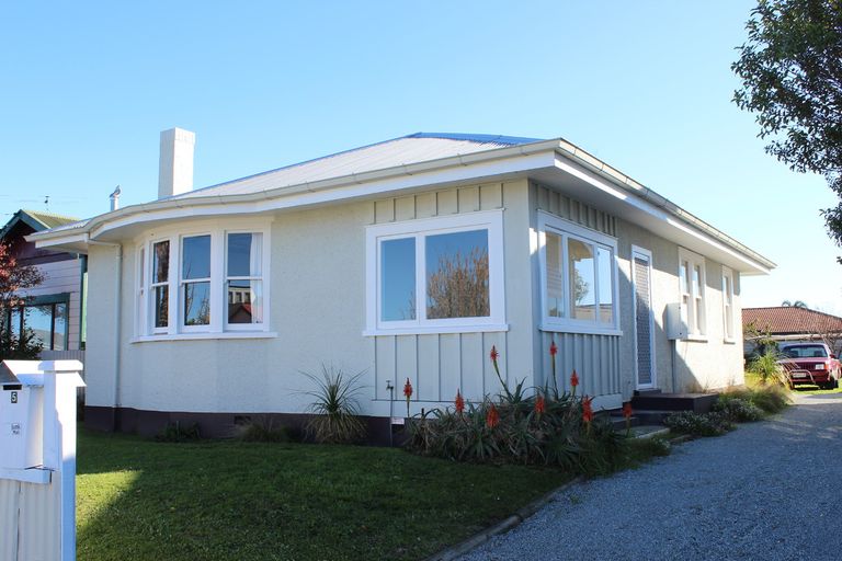 Photo of property in 35 Carnarvon Street, Gisborne, 4010