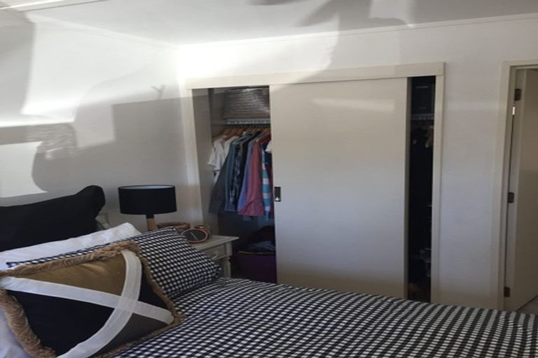 Photo of property in 20 Portsea Place, Chatswood, Auckland, 0626