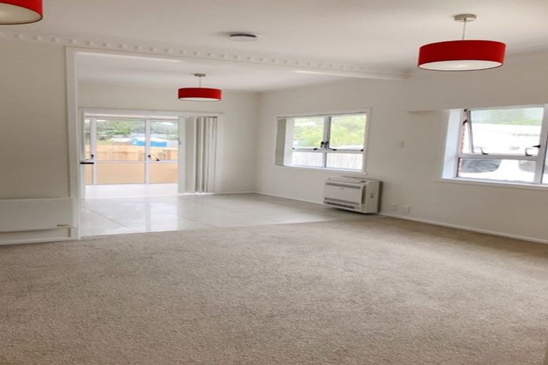 Photo of property in 32 Landon Avenue, Mangere East, Auckland, 2024