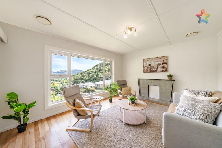 Photo of property in 23 Holmes Grove, Naenae, Lower Hutt, 5011