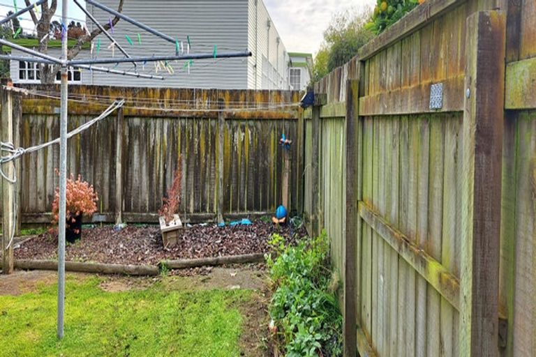 Photo of property in 2/69 Waddington Drive, Naenae, Lower Hutt, 5011