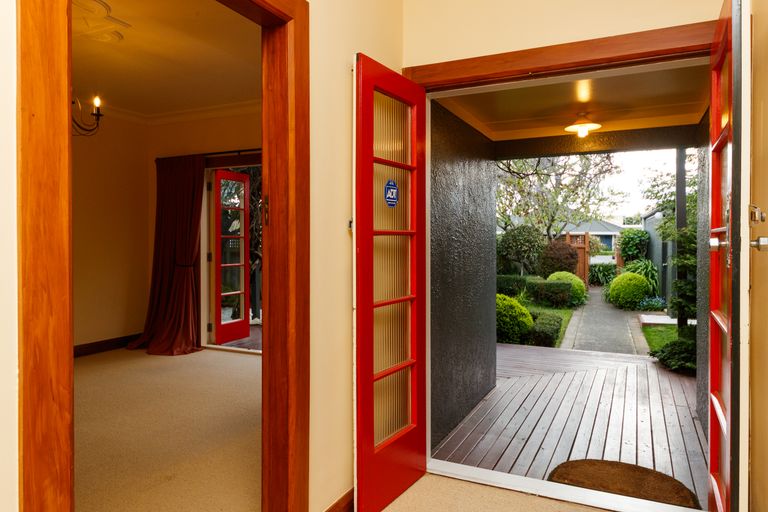 Photo of property in 21 Phoenix Avenue, Hokowhitu, Palmerston North, 4410