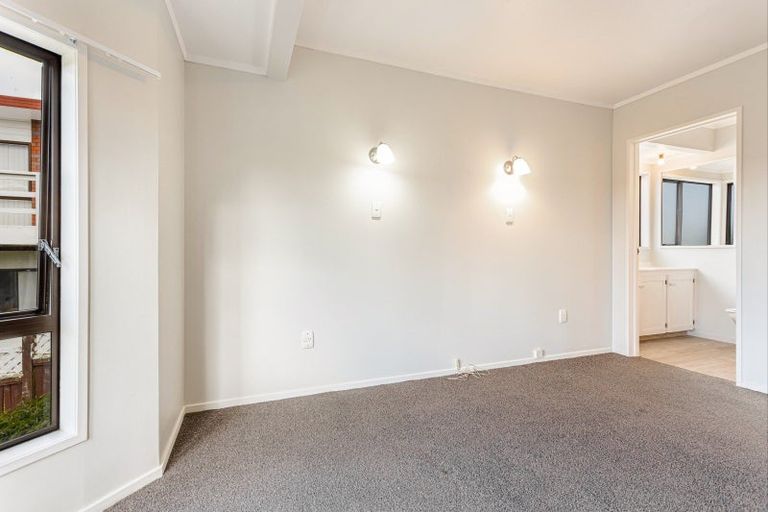 Photo of property in 4 Marlin Street, West Harbour, Auckland, 0618