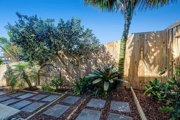 Photo of property in 13a Orchard Road, Browns Bay, Auckland, 0630