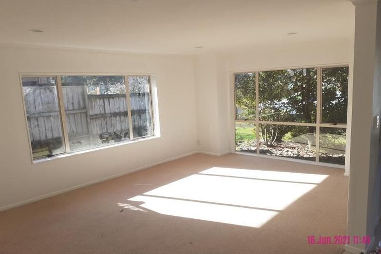 Photo of property in 32 Sandwick Drive, Weymouth, Auckland, 2103