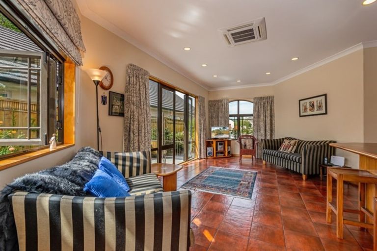 Photo of property in 2 Heritage Place, Terrace End, Palmerston North, 4410