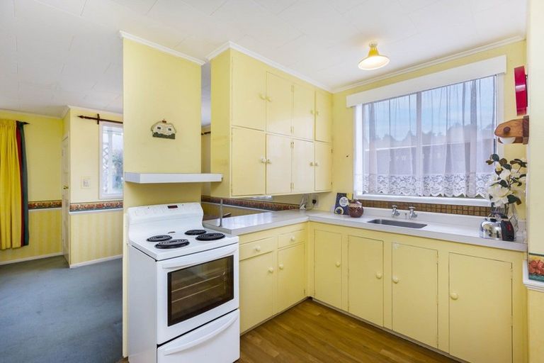 Photo of property in 2/10 Ponderosa Grove, Maoribank, Upper Hutt, 5018