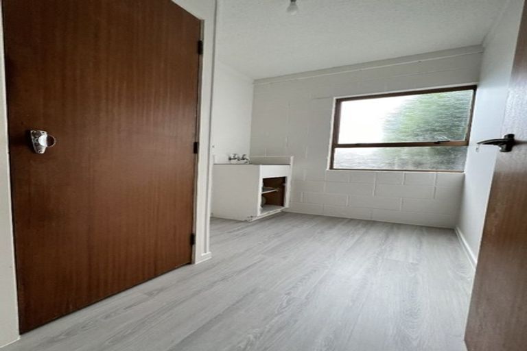 Photo of property in 1/17 Glenvar Road, Torbay, Auckland, 0630