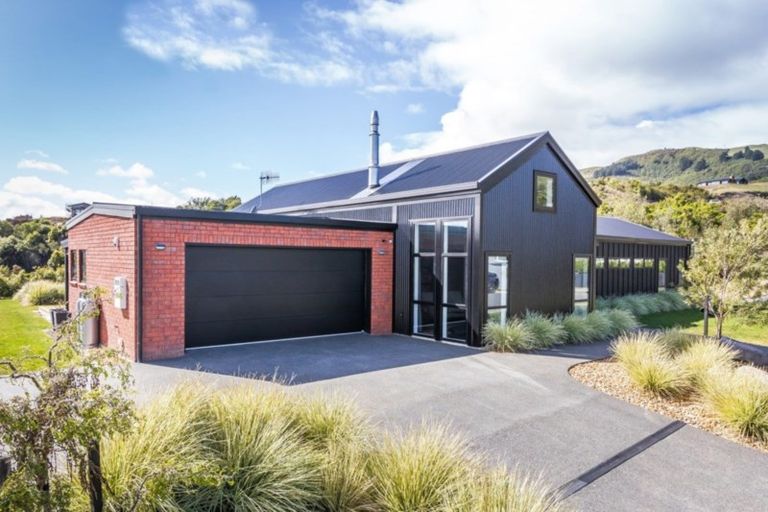 Photo of property in 2 Peregrine Place, Kinloch, Taupo, 3377