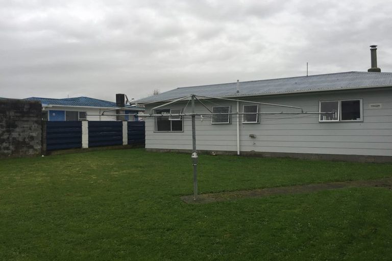Photo of property in 16 Heather Street, Levin, 5510