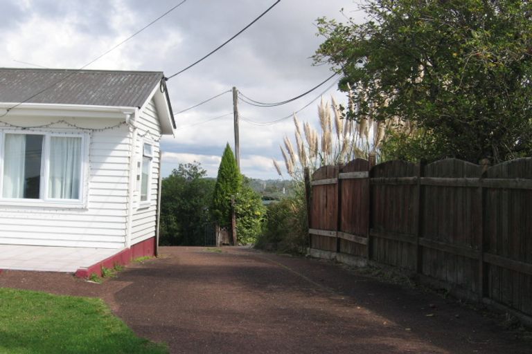 Photo of property in 2/732 East Coast Road, Pinehill, Auckland, 0632