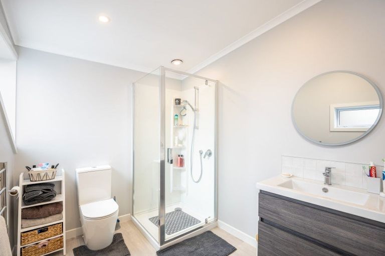 Photo of property in 8 York Crescent, Westown, New Plymouth, 4310