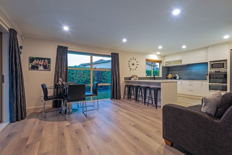 Photo of property in 6 Orlando Way, Kelvin Grove, Palmerston North, 4414