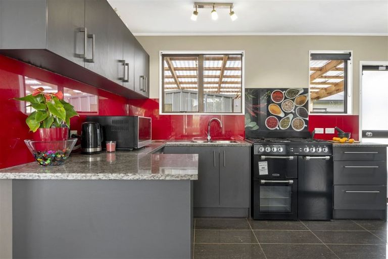 Photo of property in 1/9 Penion Drive, Flat Bush, Auckland, 2023