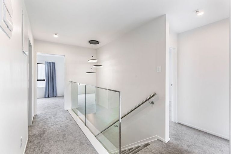 Photo of property in 43c Fitzherbert Avenue, West Harbour, Auckland, 0618