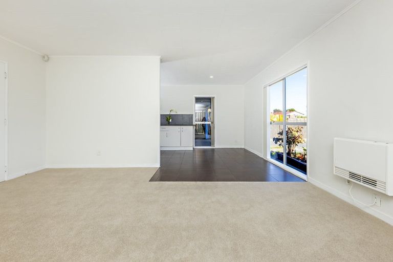 Photo of property in 68 Chelburn Crescent, Mangere East, Auckland, 2024