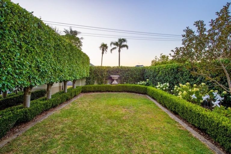 Photo of property in 15 Ocean View Road, Milford, Auckland, 0620