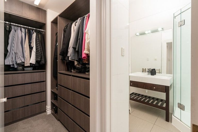 Photo of property in 60 Hawker Street, Mount Victoria, Wellington, 6011