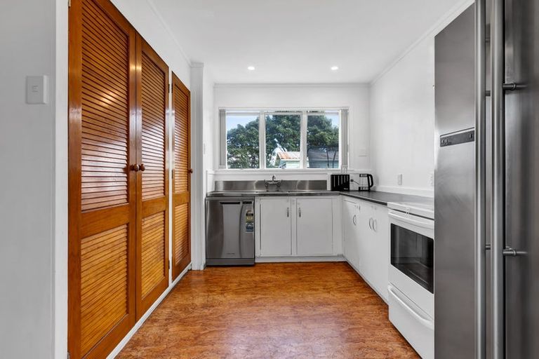 Photo of property in 31 Paritutu Road, Spotswood, New Plymouth, 4310