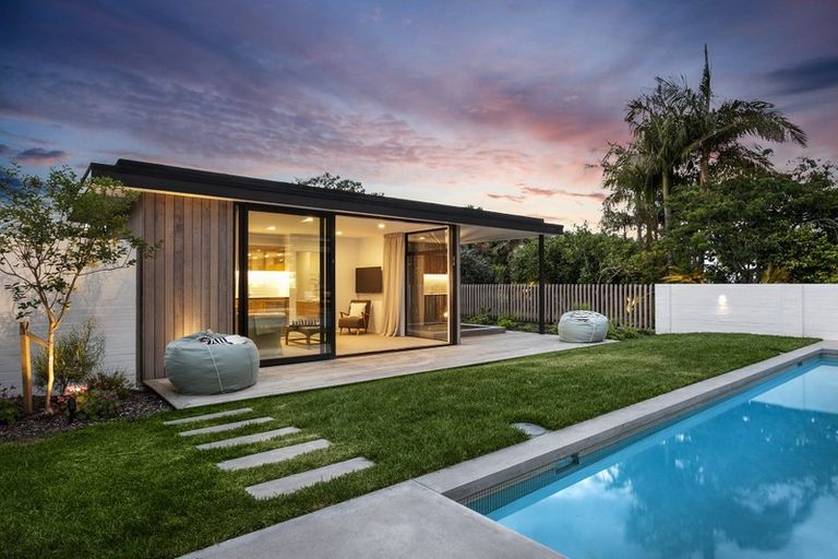 Photo of property in 106a Godden Crescent, Mission Bay, Auckland, 1071